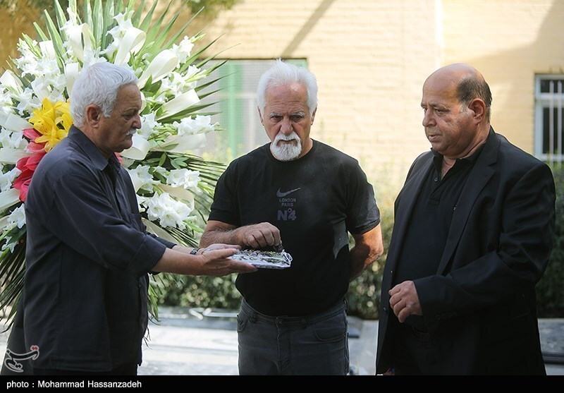 تشییع پیکر غریبانه امرالله صابری تشییع پیکر غریبانه امرالله صابری