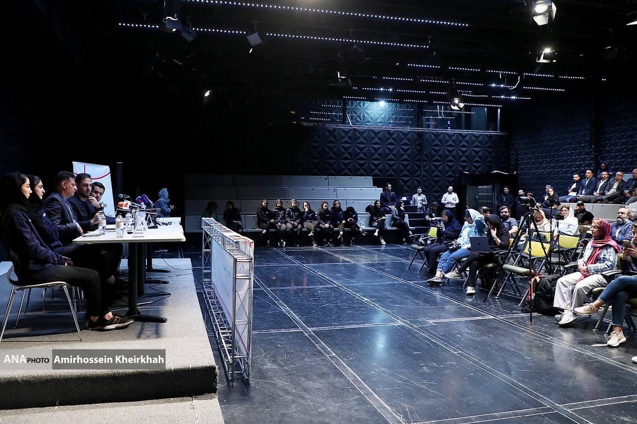 گزارش تصویری از نشست کادرفنی و کاپیتان تیم ملی بانوان هاکی روی یخ گزارش تصویری از نشست کادرفنی و کاپیتان تیم ملی بانوان هاکی روی یخ