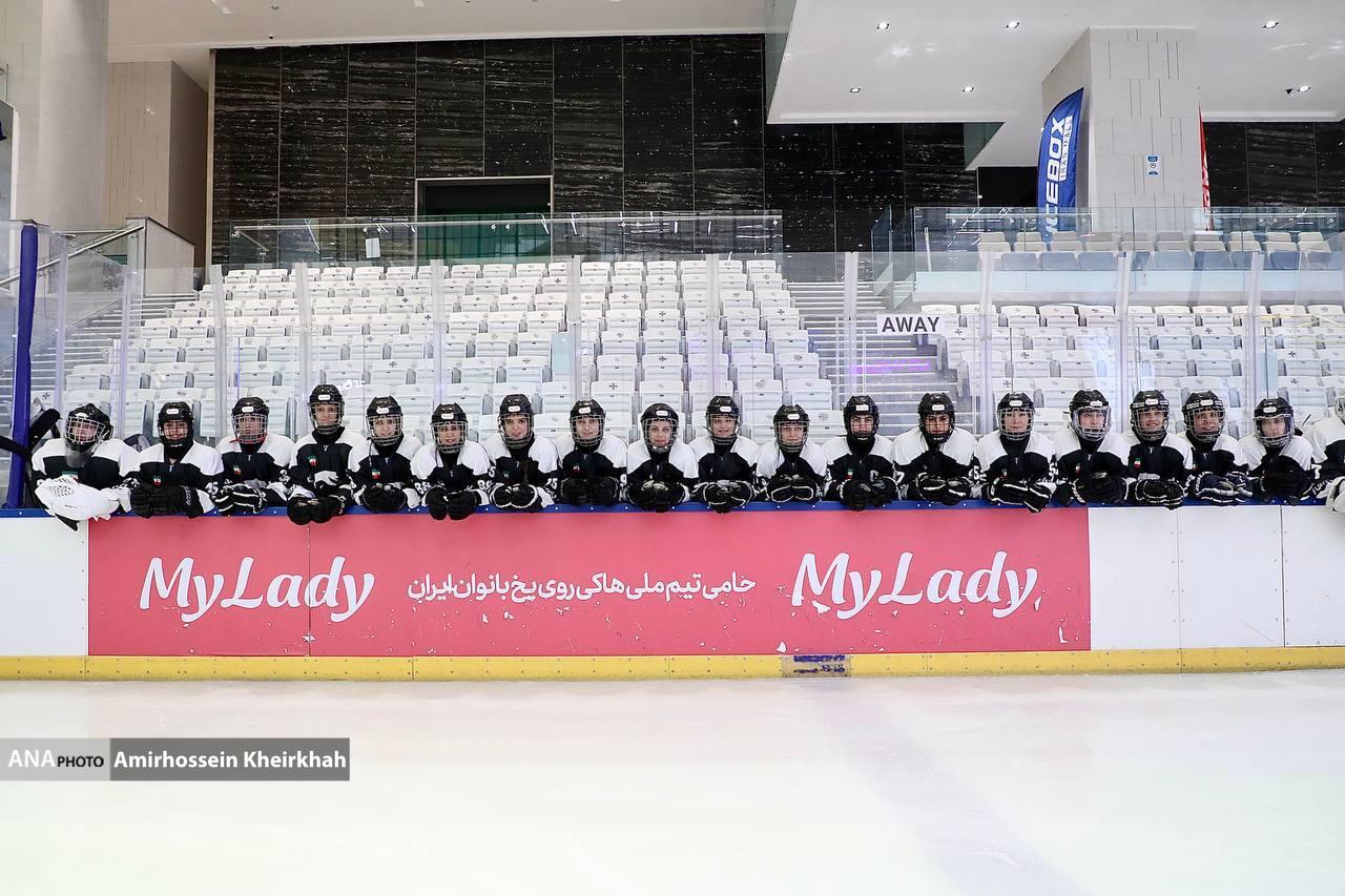 گزارش تصویری از نشست کادرفنی و کاپیتان تیم ملی بانوان هاکی روی یخ گزارش تصویری از نشست کادرفنی و کاپیتان تیم ملی بانوان هاکی روی یخ