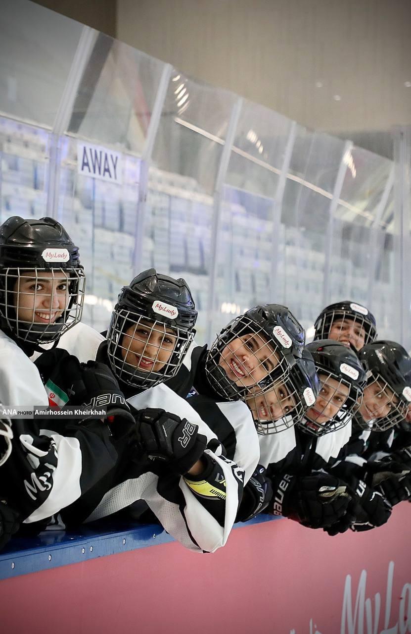 گزارش تصویری از نشست کادرفنی و کاپیتان تیم ملی بانوان هاکی روی یخ گزارش تصویری از نشست کادرفنی و کاپیتان تیم ملی بانوان هاکی روی یخ
