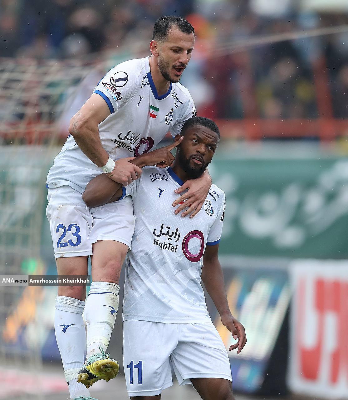 تصاویری جالب از بازیهای استقلال و پرسپولیس با شمس آذر و صنعت نفت تصاویری جالب از بازیهای استقلال و پرسپولیس با شمس آذر و صنعت نفت