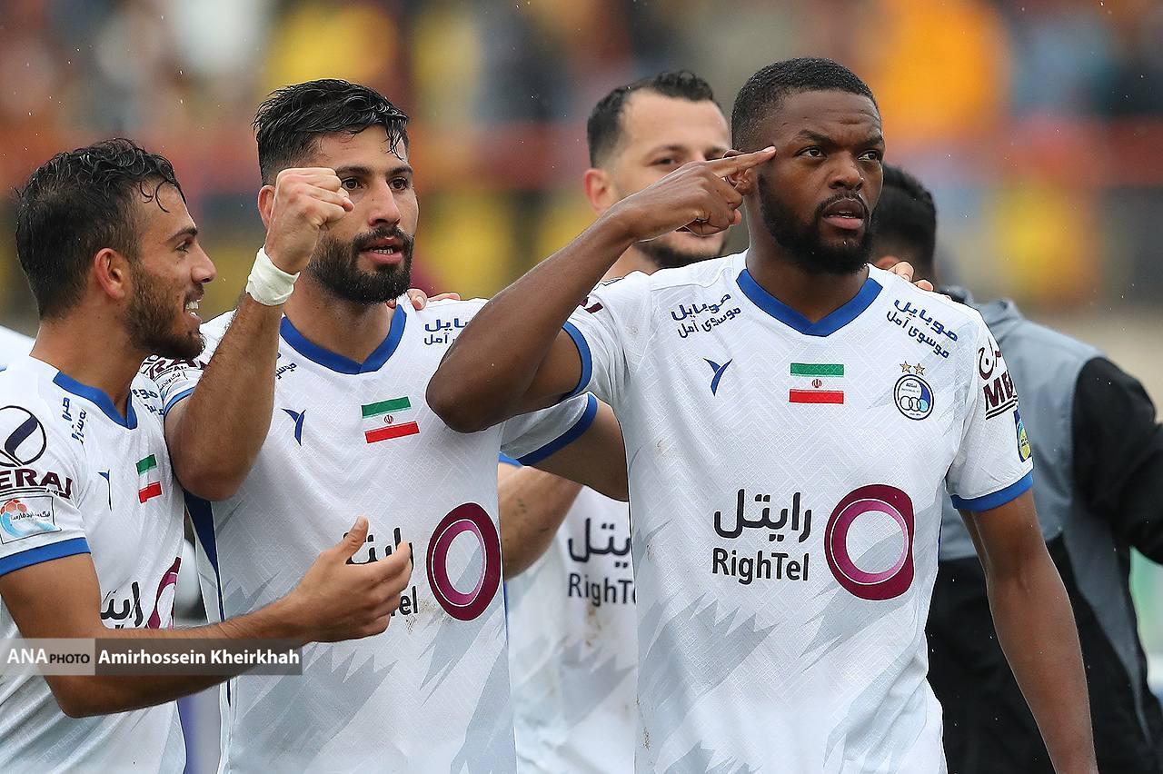 تصاویری جالب از بازیهای استقلال و پرسپولیس با شمس آذر و صنعت نفت تصاویری جالب از بازیهای استقلال و پرسپولیس با شمس آذر و صنعت نفت