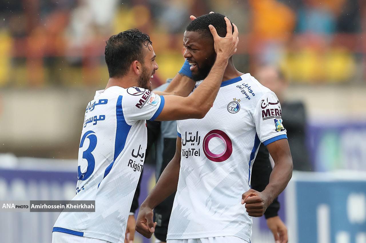 تصاویری جالب از بازیهای استقلال و پرسپولیس با شمس آذر و صنعت نفت تصاویری جالب از بازیهای استقلال و پرسپولیس با شمس آذر و صنعت نفت