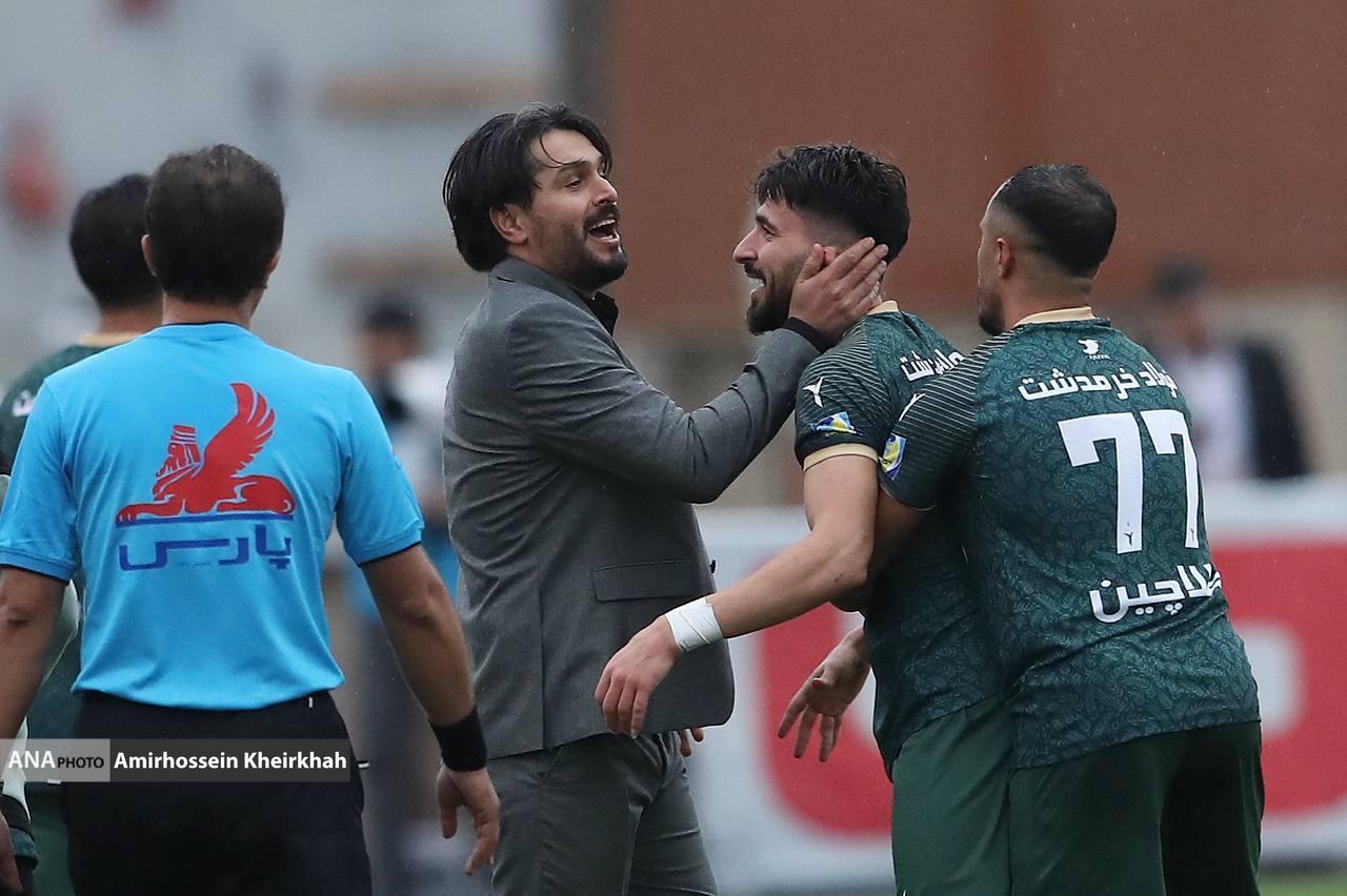 تصاویری جالب از بازیهای استقلال و پرسپولیس با شمس آذر و صنعت نفت تصاویری جالب از بازیهای استقلال و پرسپولیس با شمس آذر و صنعت نفت