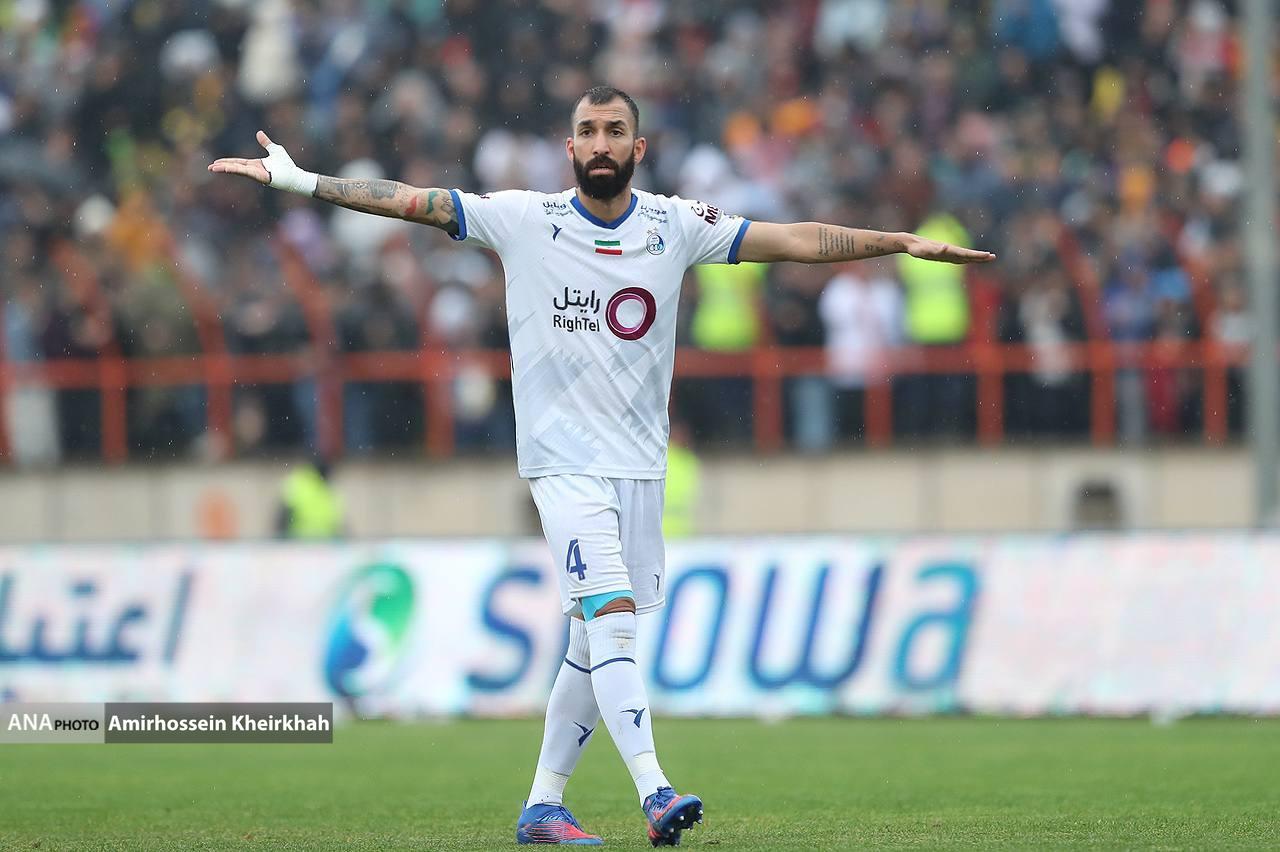 تصاویری جالب از بازیهای استقلال و پرسپولیس با شمس آذر و صنعت نفت تصاویری جالب از بازیهای استقلال و پرسپولیس با شمس آذر و صنعت نفت