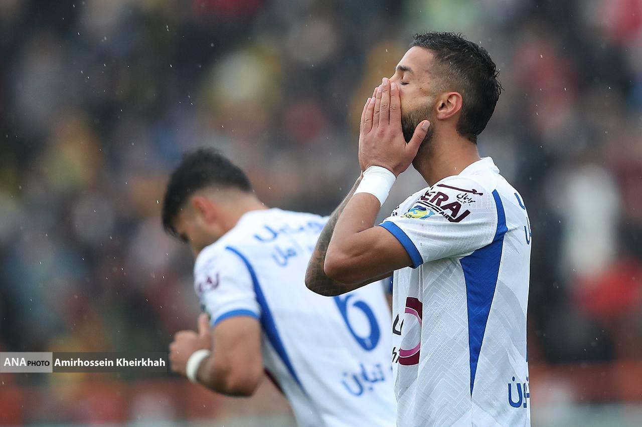 تصاویری جالب از بازیهای استقلال و پرسپولیس با شمس آذر و صنعت نفت تصاویری جالب از بازیهای استقلال و پرسپولیس با شمس آذر و صنعت نفت