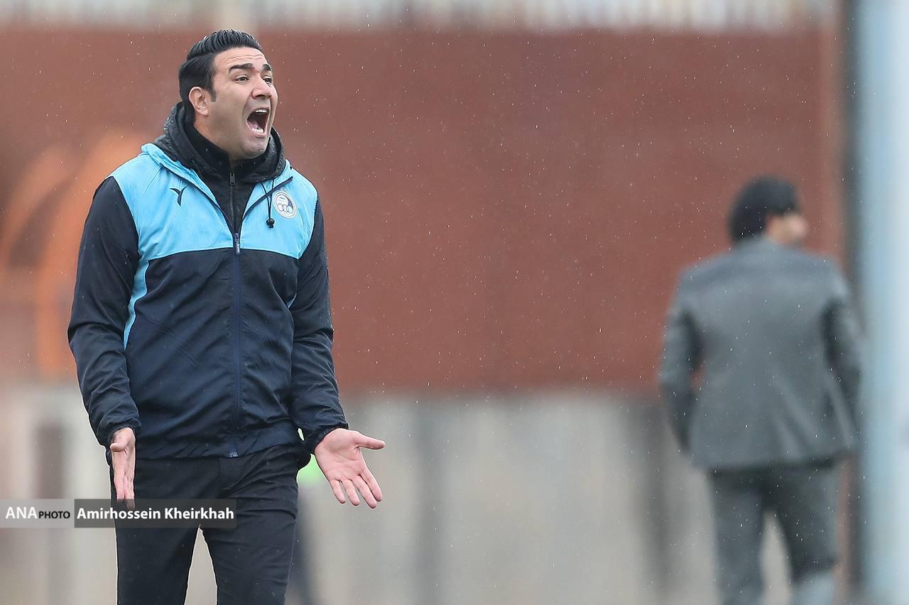 تصاویری جالب از بازیهای استقلال و پرسپولیس با شمس آذر و صنعت نفت تصاویری جالب از بازیهای استقلال و پرسپولیس با شمس آذر و صنعت نفت