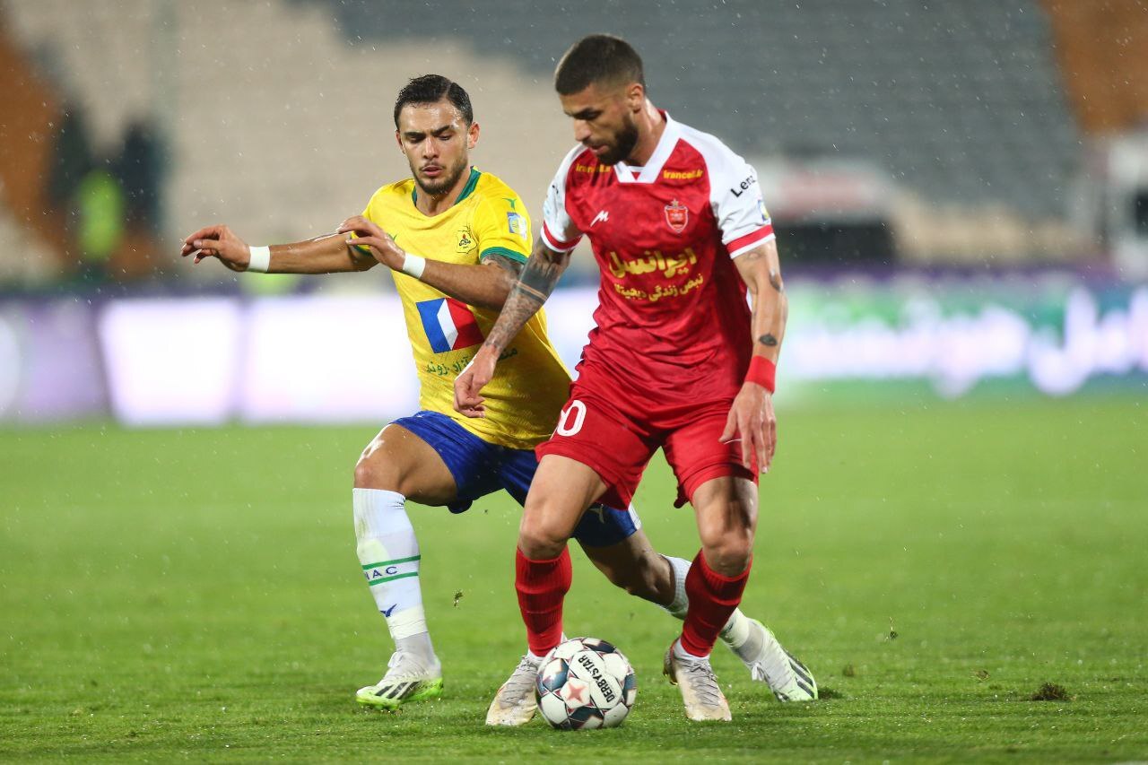 تصاویری جالب از بازیهای استقلال و پرسپولیس با شمس آذر و صنعت نفت تصاویری جالب از بازیهای استقلال و پرسپولیس با شمس آذر و صنعت نفت