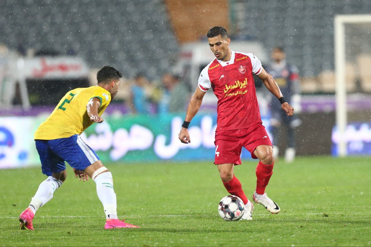 تصاویری جالب از بازیهای استقلال و پرسپولیس با شمس آذر و صنعت نفت تصاویری جالب از بازیهای استقلال و پرسپولیس با شمس آذر و صنعت نفت