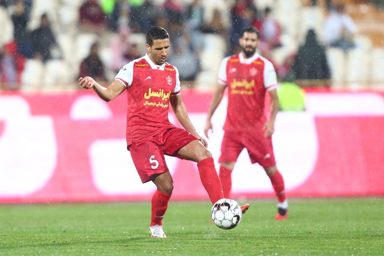 تصاویری جالب از بازیهای استقلال و پرسپولیس با شمس آذر و صنعت نفت تصاویری جالب از بازیهای استقلال و پرسپولیس با شمس آذر و صنعت نفت