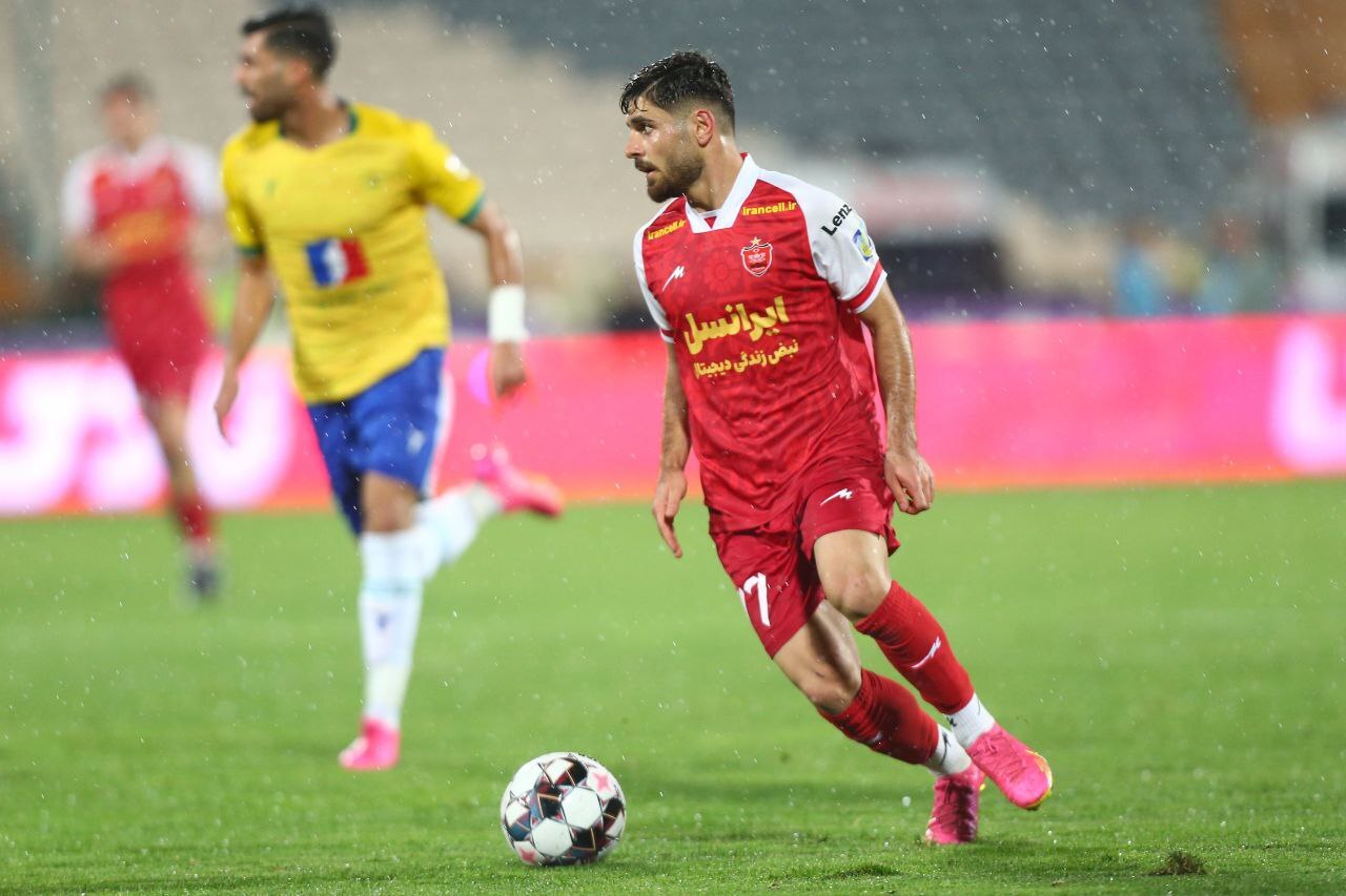 تصاویری جالب از بازیهای استقلال و پرسپولیس با شمس آذر و صنعت نفت تصاویری جالب از بازیهای استقلال و پرسپولیس با شمس آذر و صنعت نفت