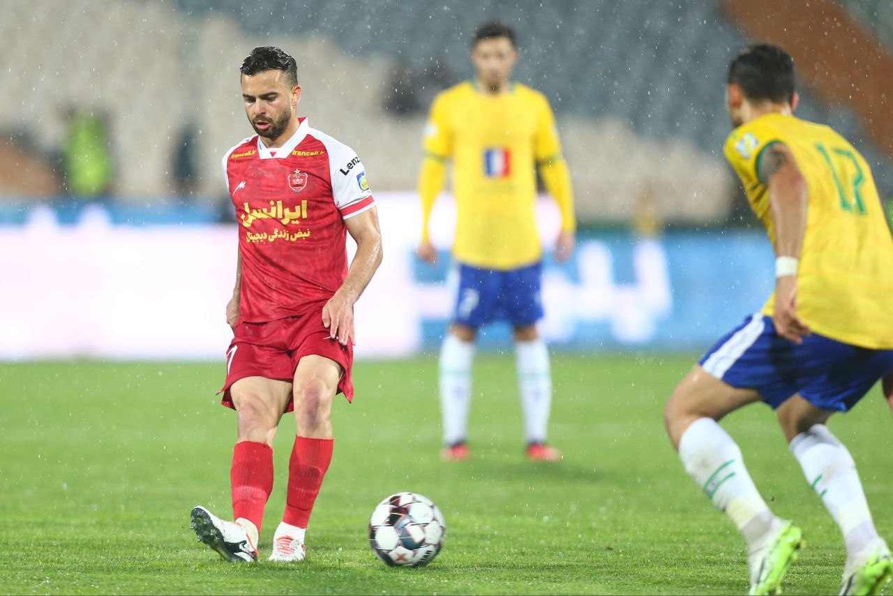 تصاویری جالب از بازیهای استقلال و پرسپولیس با شمس آذر و صنعت نفت تصاویری جالب از بازیهای استقلال و پرسپولیس با شمس آذر و صنعت نفت