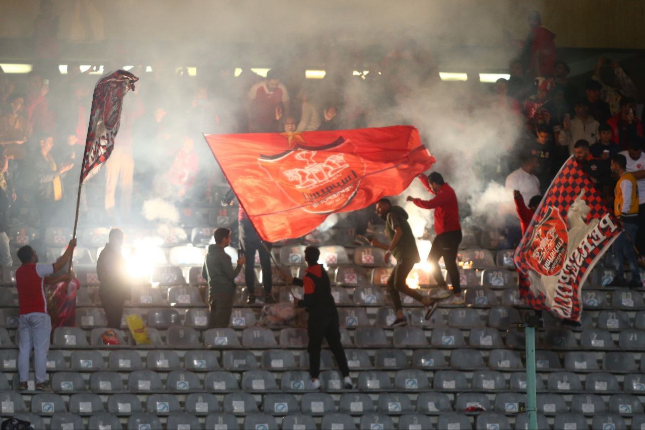 تصاویری جالب از بازیهای استقلال و پرسپولیس با شمس آذر و صنعت نفت تصاویری جالب از بازیهای استقلال و پرسپولیس با شمس آذر و صنعت نفت