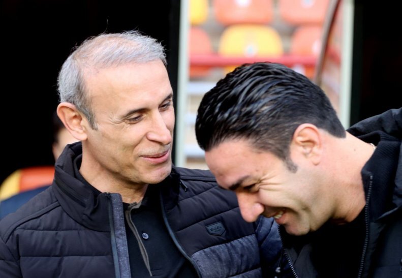 به بهانه تقابل نکونام و گلمحمدی؛ جذاب برای رسانهها، زشت برای جامعه مربیان/ فدراسیون تماشاگرِ خوب این کشمکش به بهانه تقابل نکونام و گلمحمدی؛ جذاب برای رسانهها، زشت برای جامعه مربیان/ فدراسیون تماشاگرِ خوب این کشمکش