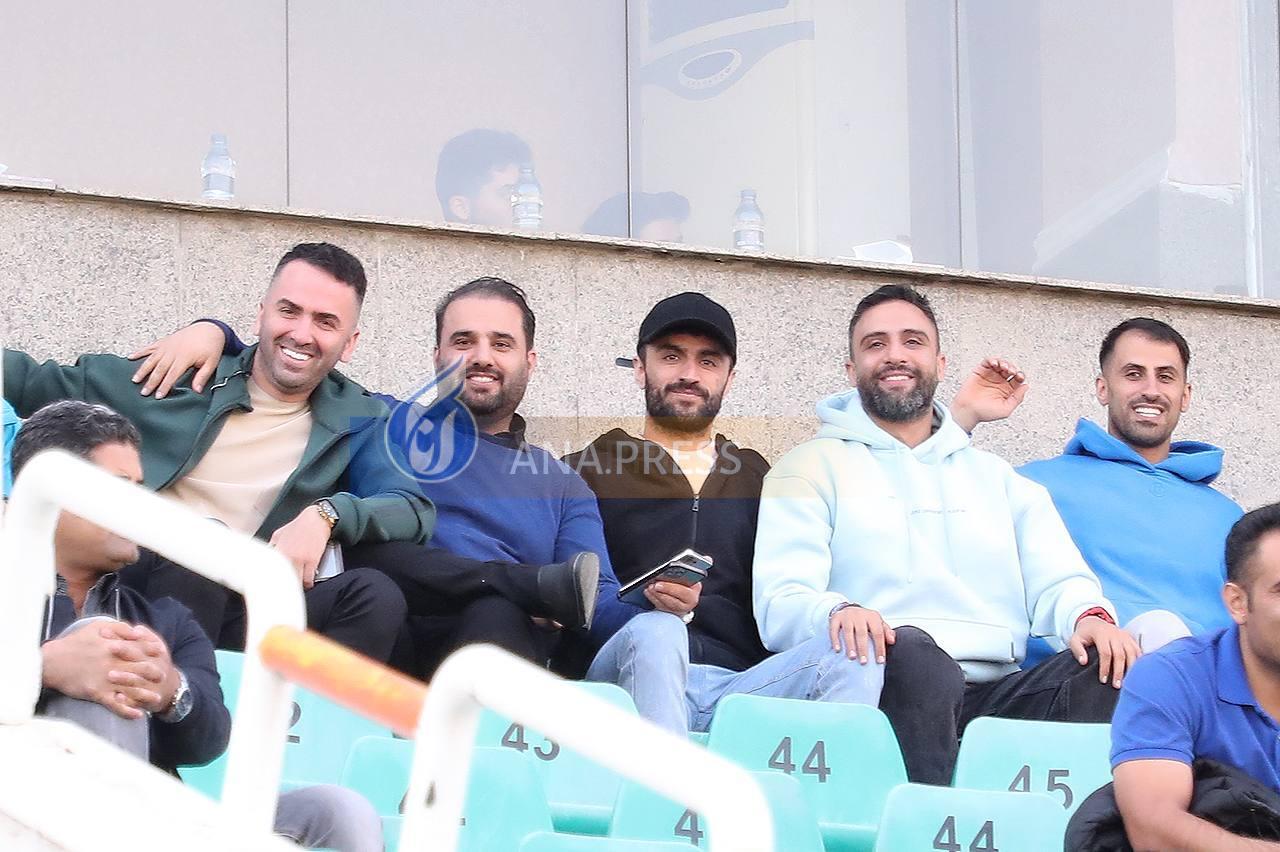 بازیکن مغضوب فکری روی سکوها در کنار یک بلاگر اینستاگرامی+ تصویر بازیکن مغضوب فکری روی سکوها در کنار یک بلاگر اینستاگرامی+ تصویر