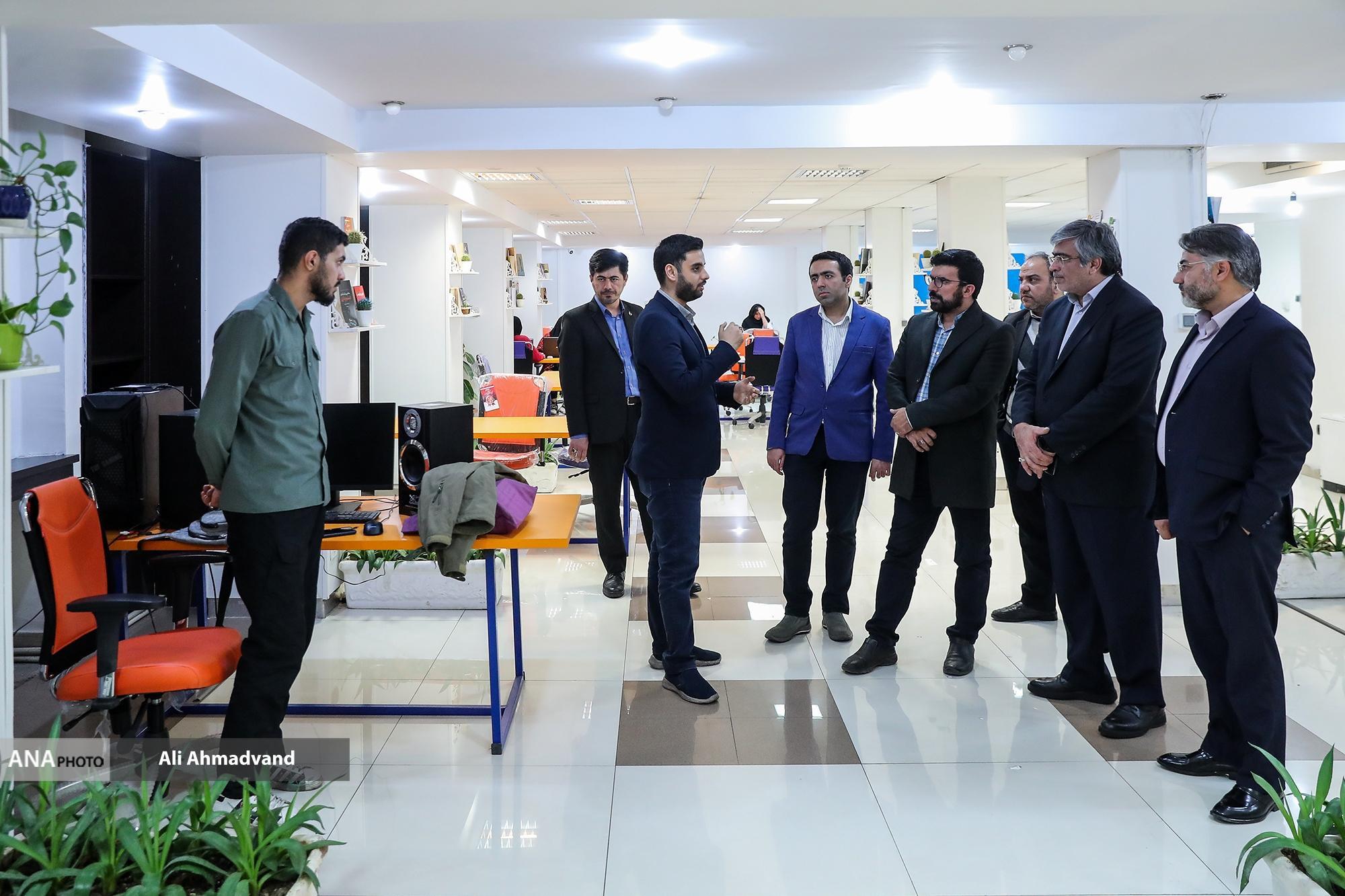 اعضای دبیرخانه شرکتهای خلاق معاونت علمی از خبرگزاری آنا بازدید کردند اعضای دبیرخانه شرکتهای خلاق معاونت علمی از خبرگزاری آنا بازدید کردند