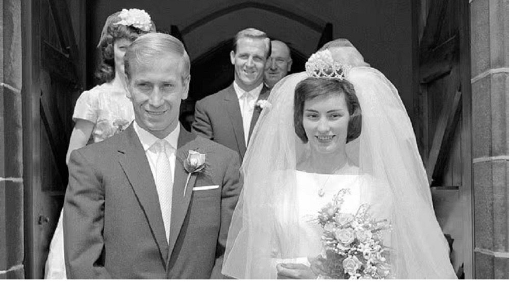 «سربابی» متفاوت با پله، مارادونا، مسی و رونالدو؛ چارلتون اسطورهای فراتر از فوتبال و نماد واقعی فروتنی و موفقیت «سربابی» متفاوت با پله، مارادونا، مسی و رونالدو؛ چارلتون اسطورهای فراتر از فوتبال و نماد واقعی فروتنی و موفقیت