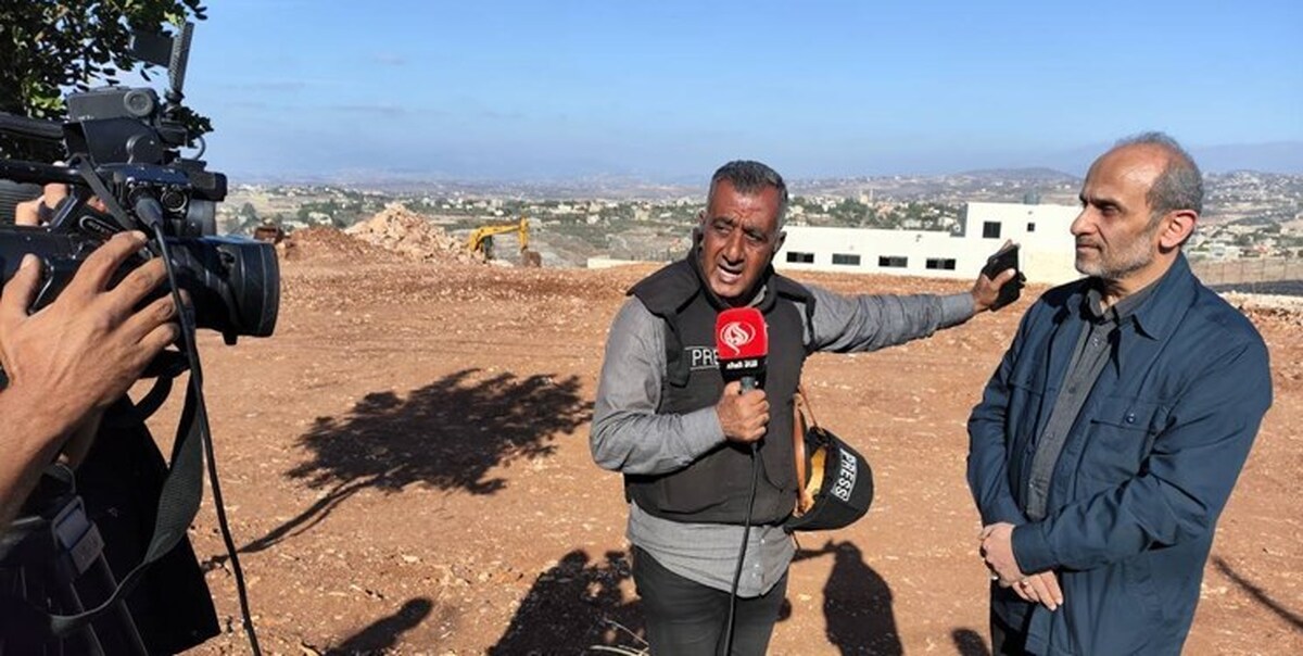 دیدار رئیس رسانه‌ملی با خانواده ۵ شهید راه قدس در مناطق مرزی لبنان