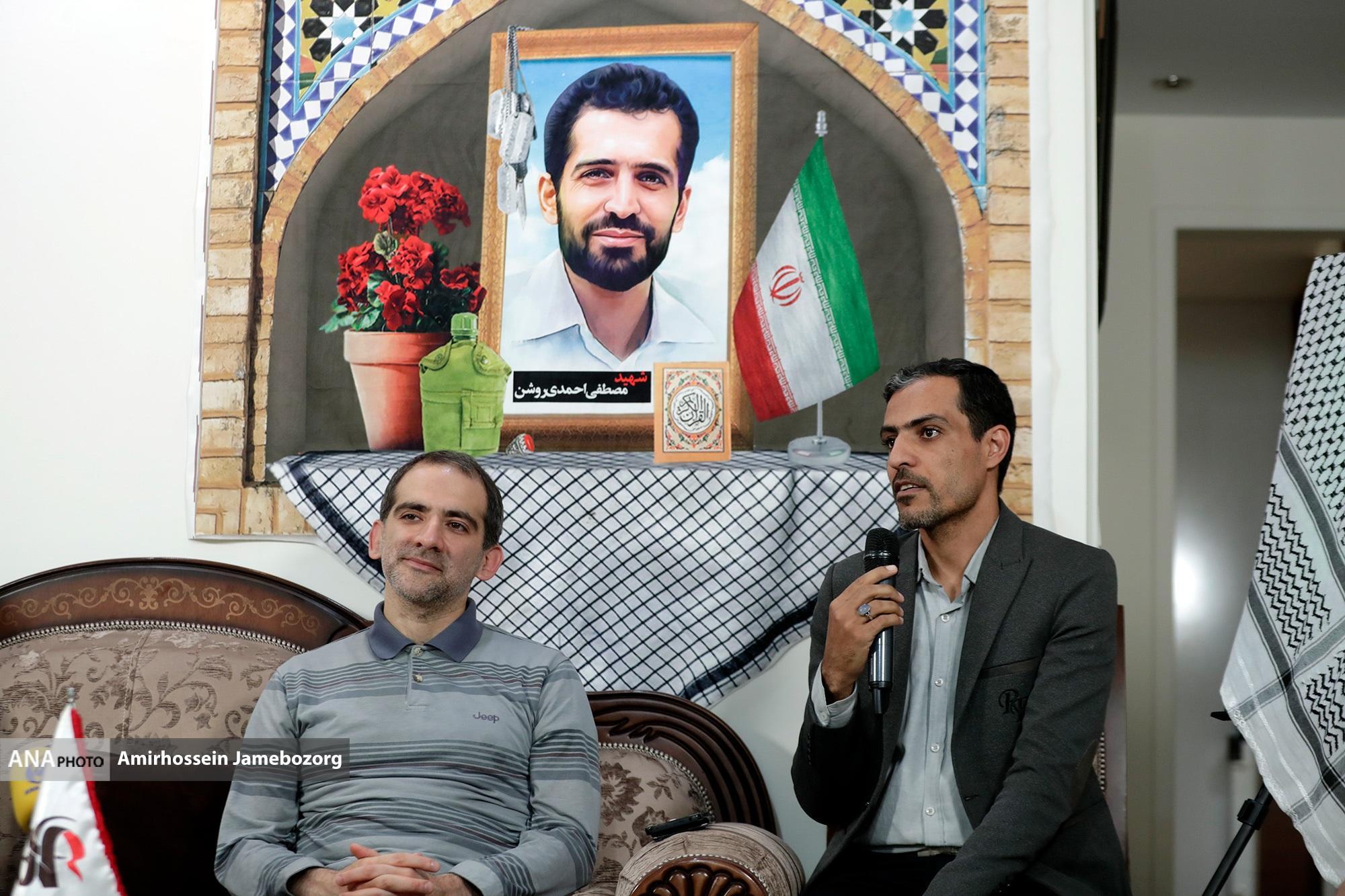 پوستر جشنواره مردمی فیلم‌عمار در منزل «شهیداحمدی‌روشن» رونمایی شد