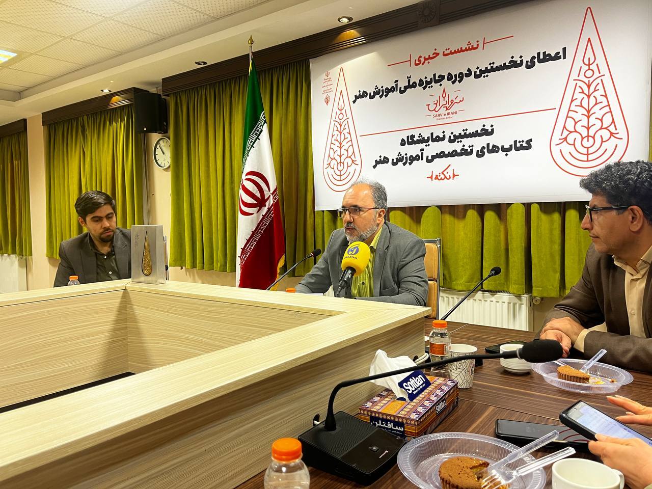 جایزه &laquo;سرو ایرانی&raquo; به چه هنرمندانی می&zwnj;رسد؟ / جایزه کتاب سال آموزش هنر راه&zwnj;اندازی می&zwnj;شود