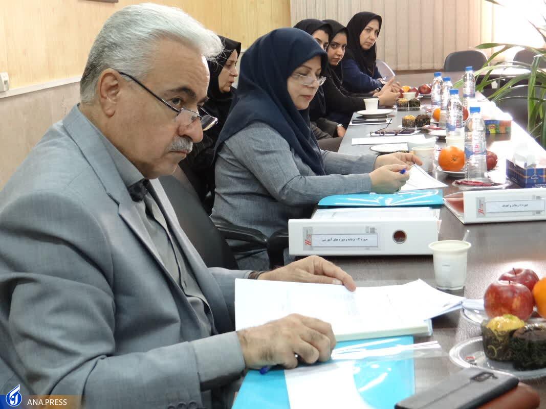 بازدید نمایندگان وزارت بهداشت از تجهیزات اتاق عمل دانشگاه آزاد اصفهان