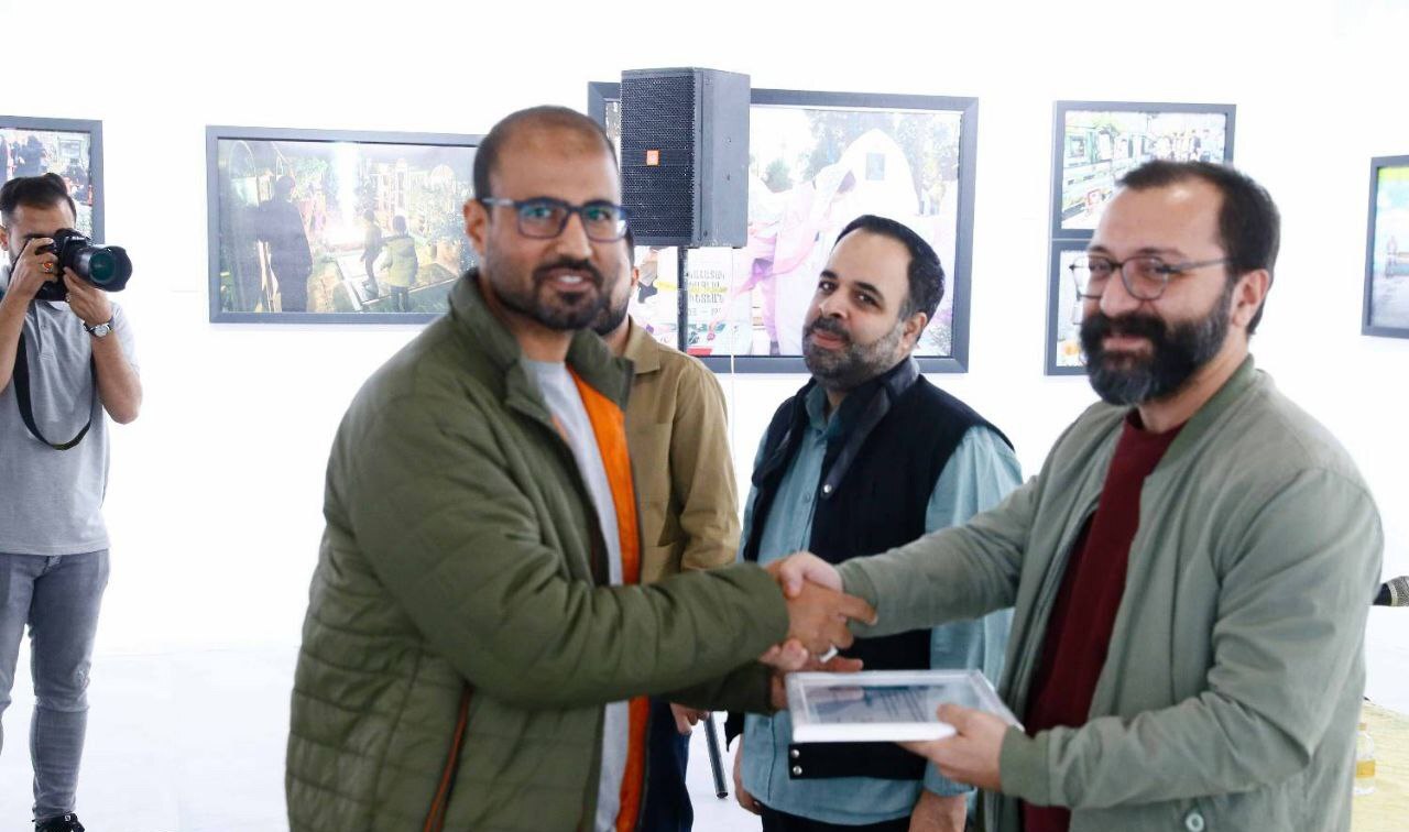 تجلیل از برگزیدگان جشنواره ملی عکس قاب ماندگار تجلیل از برگزیدگان جشنواره ملی عکس قاب ماندگار