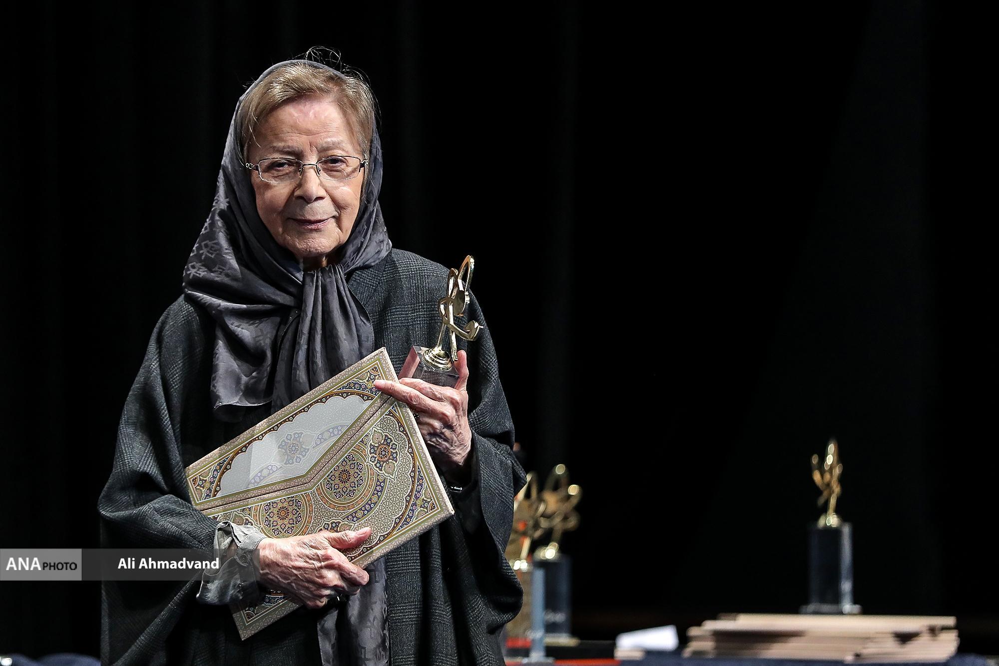 جایزه ترویج علم ایران به «موزه صلح تهران» اهدا شد جایزه ترویج علم ایران به «موزه صلح تهران» اهدا شد