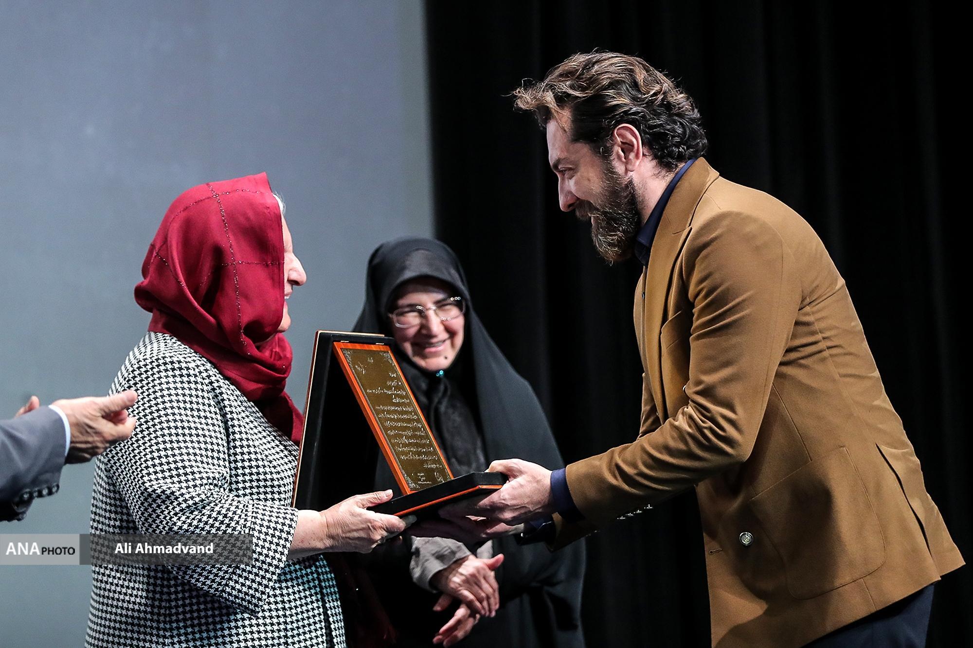 جایزه ترویج علم ایران به «موزه صلح تهران» اهدا شد جایزه ترویج علم ایران به «موزه صلح تهران» اهدا شد