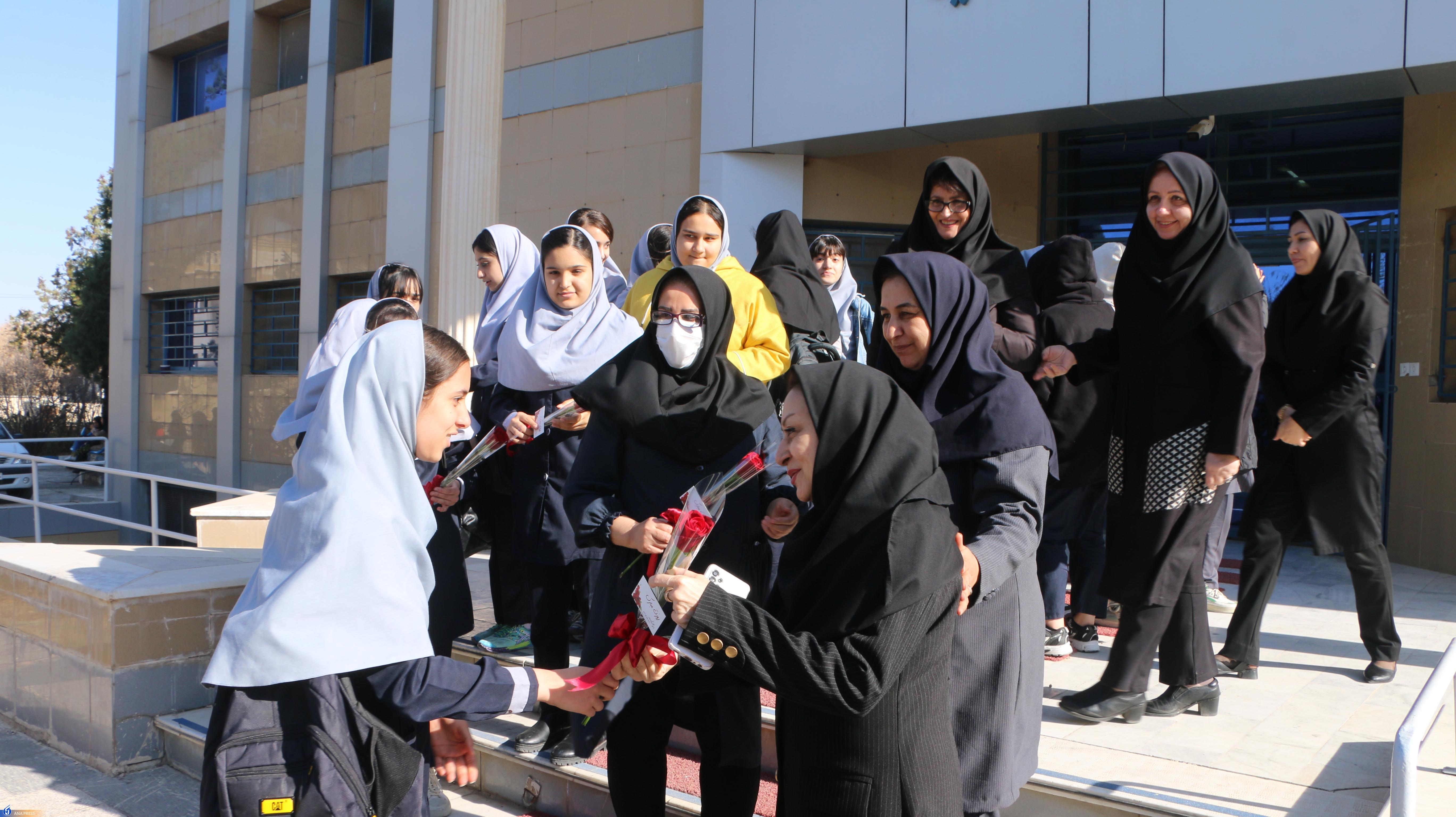 گرامیداشت روز پرستار در واحدهای دانشگاه آزاد اسلامی