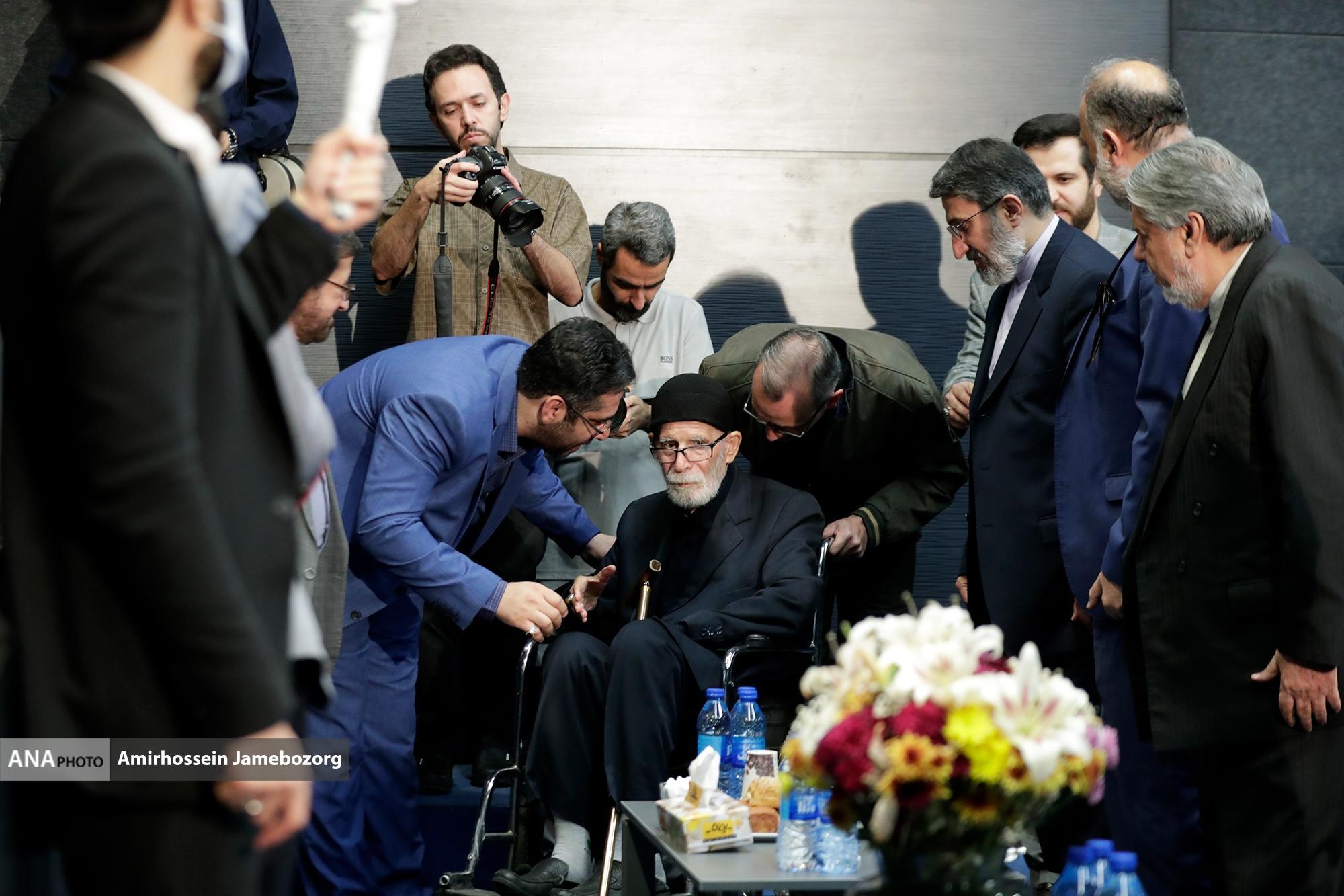 مراسم تجلیل از برگزیدگان «جایزه کتاب مداحان مؤلف» برگزار شد + عکس مراسم تجلیل از برگزیدگان «جایزه کتاب مداحان مؤلف» برگزار شد + عکس