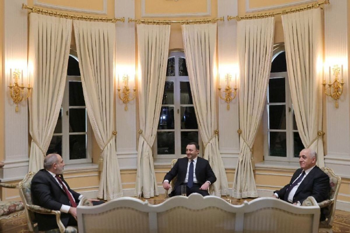نخست‌وزیران ارمنستان و جمهوری آذربایجان در تفلیس دیدار کردند