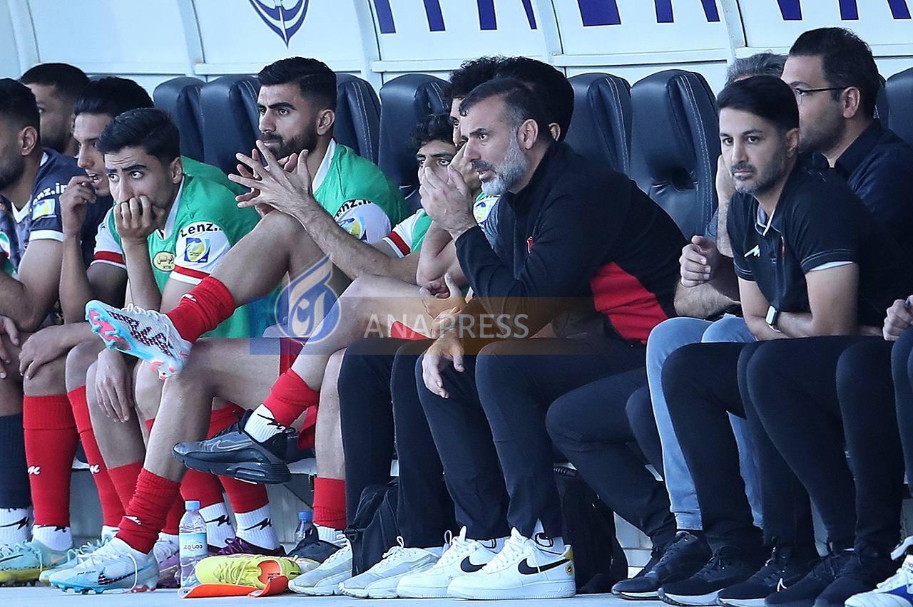 حاشیه بازی ملوان و پرسپولیس| توقف بازی به خاطر فواره آب/ سید جلال روی نیمکت سرخپوشان؟!+ تصاویر حاشیه بازی ملوان و پرسپولیس| توقف بازی به خاطر فواره آب/ سید جلال روی نیمکت سرخپوشان؟!+ تصاویر