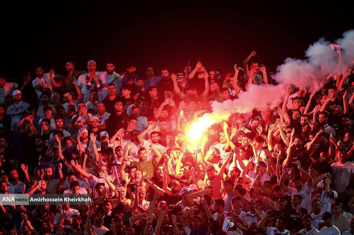 واکنش‌های جالب هواداران خانم ملوان روی سکو‌های ورزشگاه قایقران+ تصاویر