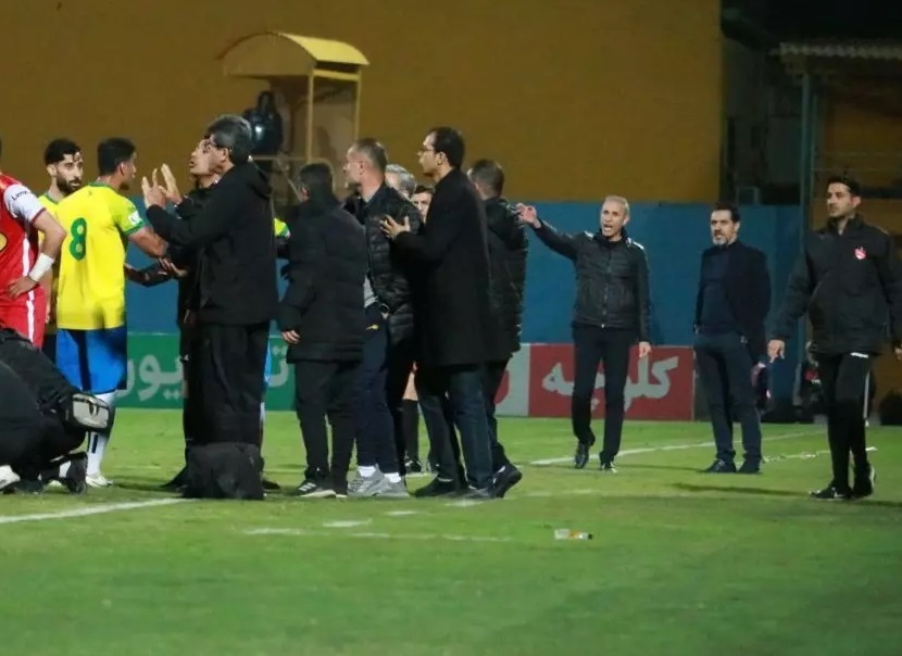 مرور اتفاقات آخرین دیدار پرسپولیس و صنعت نفت| از درگیری سرپرست آبادانی‌ها با گل‌محمدی تا درخواست پیروانی از داور