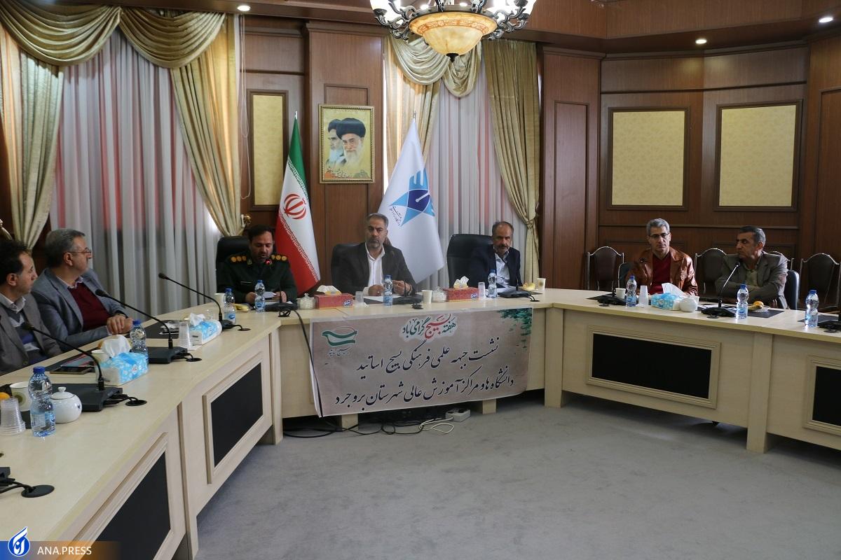 هم‌افزایی دانشگاه آزادی‌ها در گردهمایی ۳۰ هزار نفری جبهه علمی بسیج اساتید