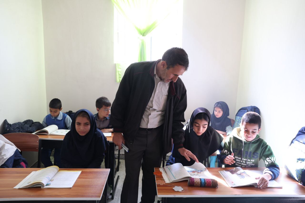 دانش آموزانی که در کانکس درس میخواندند صاحب مدرسه شدند+ عکس و فیلم دانش آموزانی که در کانکس درس میخواندند صاحب مدرسه شدند+ عکس و فیلم