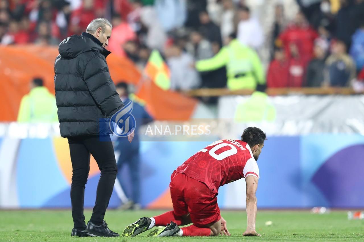 گریه دو بازیکن بعد از حذف تلخ پرسپولیس در آزادی+ تصاویر گریه دو بازیکن بعد از حذف تلخ پرسپولیس در آزادی+ تصاویر