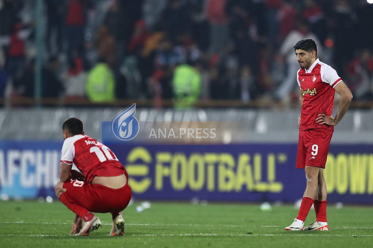 گریه دو بازیکن بعد از حذف تلخ پرسپولیس در آزادی+ تصاویر گریه دو بازیکن بعد از حذف تلخ پرسپولیس در آزادی+ تصاویر