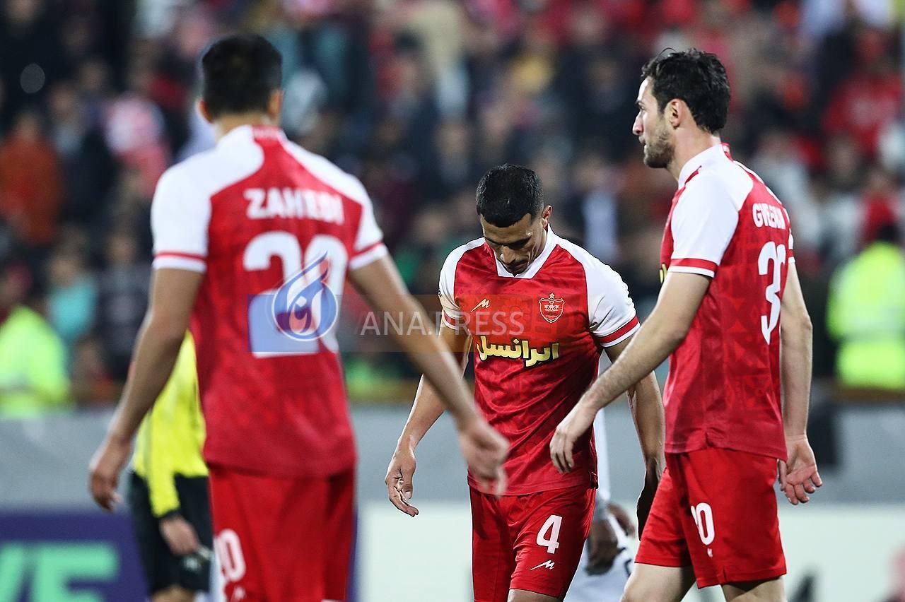 گریه دو بازیکن بعد از حذف تلخ پرسپولیس در آزادی+ تصاویر گریه دو بازیکن بعد از حذف تلخ پرسپولیس در آزادی+ تصاویر