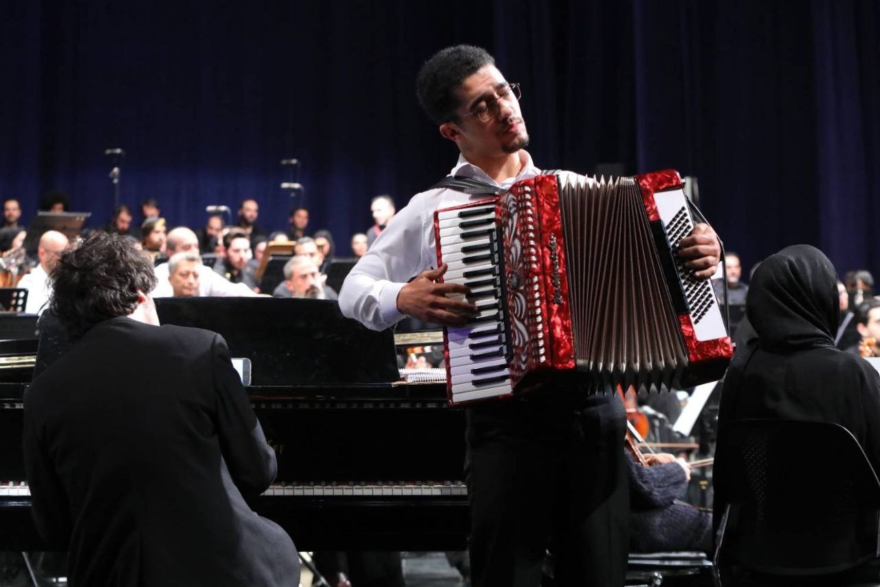 پرواز بر فراز «خرمشهر» با «ترن» و «بچه های کوه آلپ»/شاهکار موسیقیدانی که سه بار در ارکستر به اجرا در آمد+فیلم