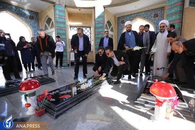 ۵۰۰ کتابخانه تا ۲ سال آینده در کشور ساخته میشود/ جزئیاتی جدید از عضویت هنرمندان در صندوق هنر ۵۰۰ کتابخانه تا ۲ سال آینده در کشور ساخته میشود/ جزئیاتی جدید از عضویت هنرمندان در صندوق هنر
