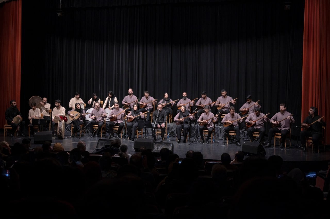 اقبال نخستین کنسرتی که برای آلبوم «سِحر سَحر» برگزار شد/وحید تاج: شهرستانها سالن کنسرت مناسب ندارند+ فیلم اقبال نخستین کنسرتی که برای آلبوم «سِحر سَحر» برگزار شد/وحید تاج: شهرستانها سالن کنسرت مناسب ندارند+ فیلم