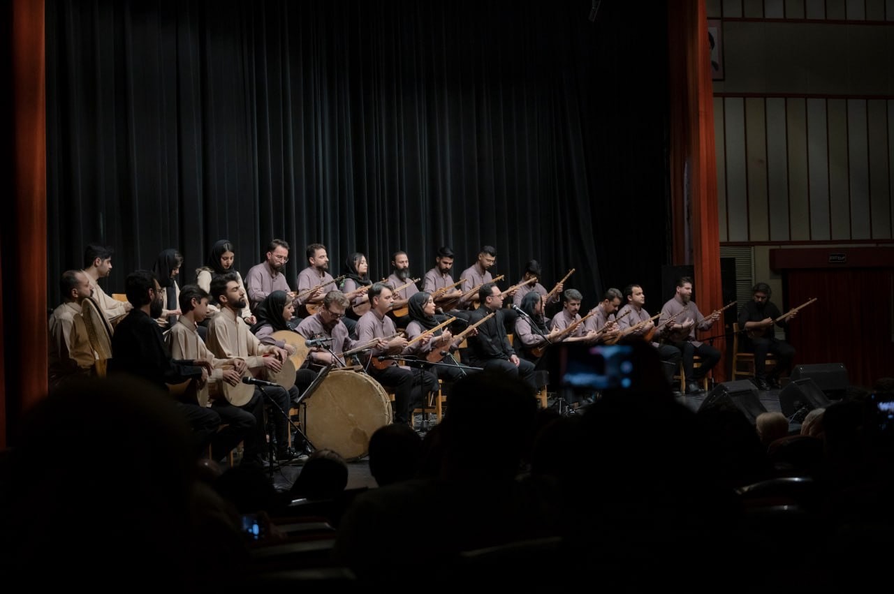 اقبال نخستین کنسرتی که برای آلبوم «سِحر سَحر» برگزار شد/وحید تاج: شهرستان‌ها سالن کنسرت مناسب ندارند+ فیلم