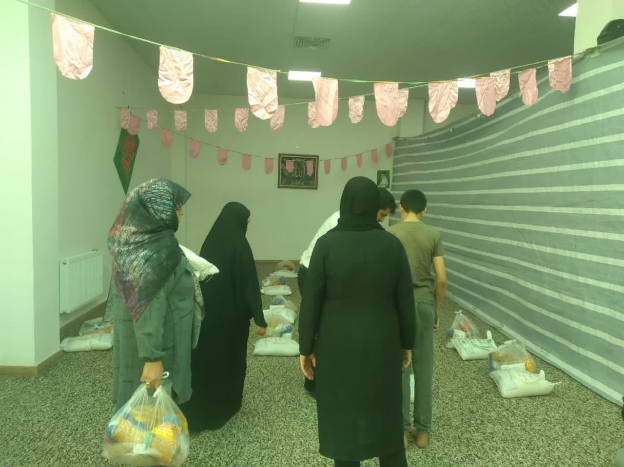 هیئتی که حجاب هدیه میدهد هیئتی که حجاب هدیه میدهد