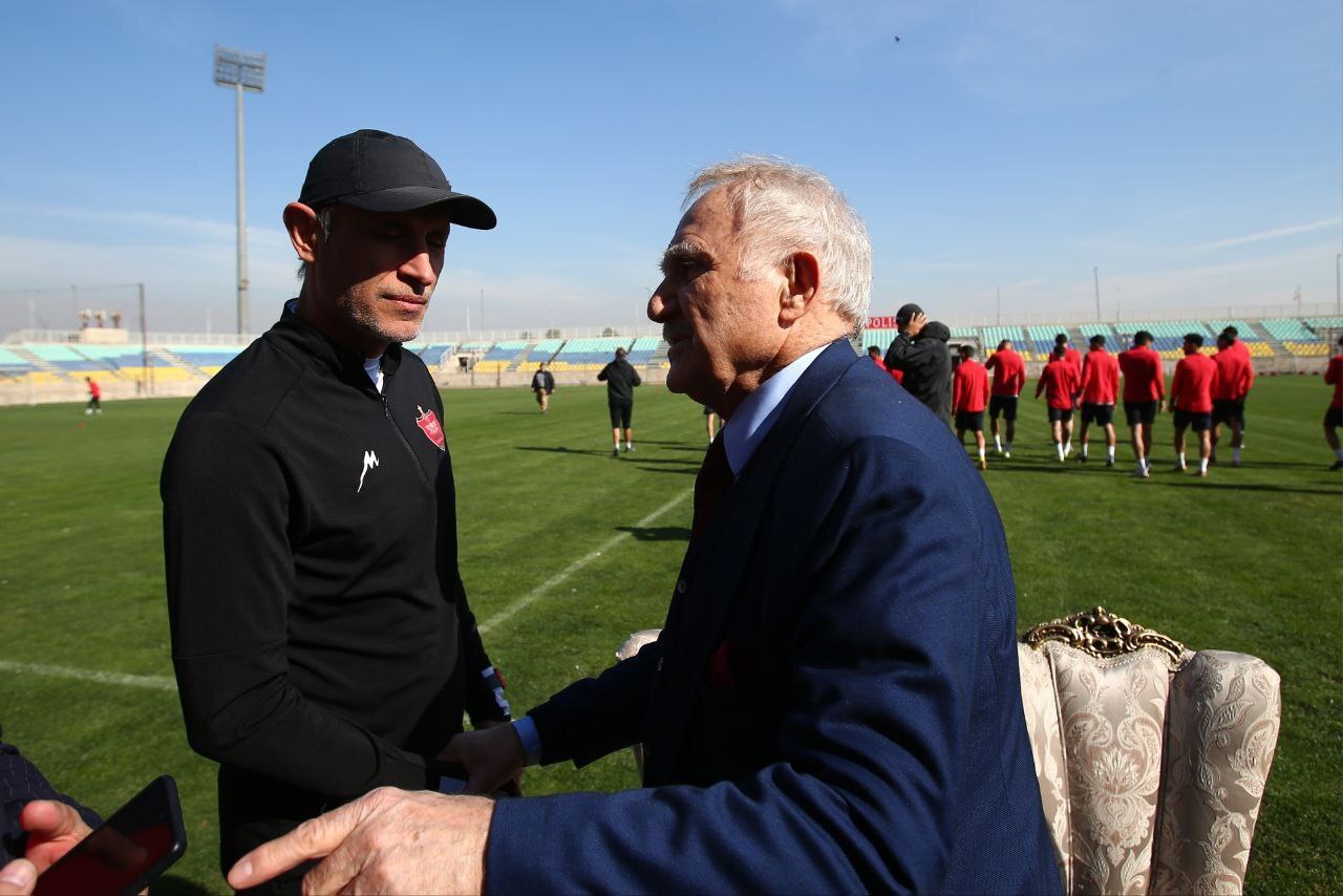 جشن ۶۰ سالگی پرسپولیس در روز آخرین تمرین تهران قبل از بازی با النصر جشن ۶۰ سالگی پرسپولیس در روز آخرین تمرین تهران قبل از بازی با النصر