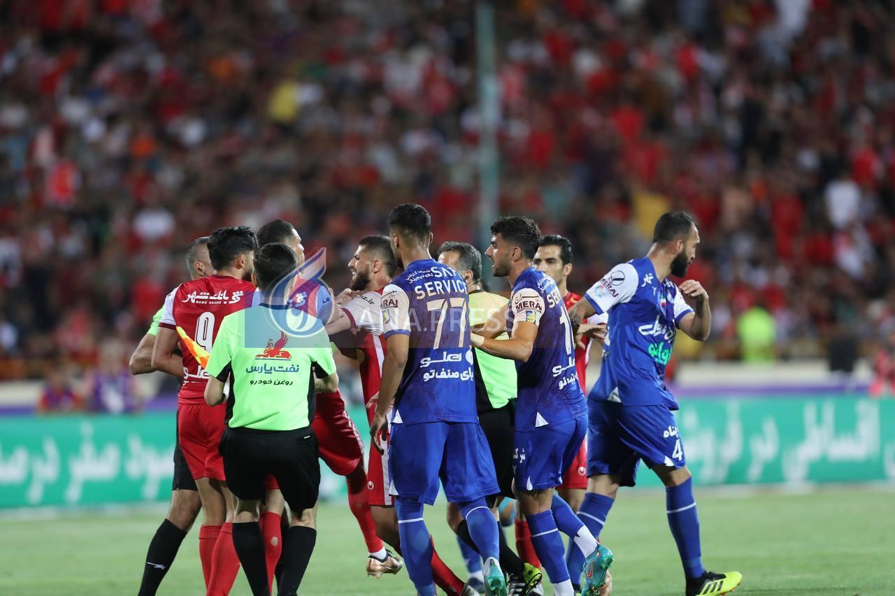 مرور حواشی آخرین دربی| از مصدومیت گلر استقلال و اهانت به دروازهبان پرسپولیس تا اخراج جنجالی ساپینتو و خطر کوری یک هوادار مرور حواشی آخرین دربی| از مصدومیت گلر استقلال و اهانت به دروازهبان پرسپولیس تا اخراج جنجالی ساپینتو و خطر کوری یک هوادار