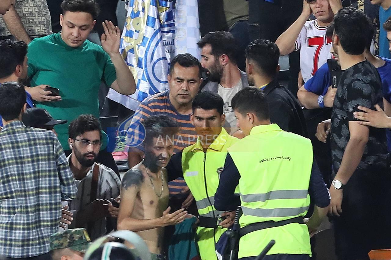 مرور حواشی آخرین دربی| از مصدومیت گلر استقلال و اهانت به دروازهبان پرسپولیس تا اخراج جنجالی ساپینتو و خطر کوری یک هوادار مرور حواشی آخرین دربی| از مصدومیت گلر استقلال و اهانت به دروازهبان پرسپولیس تا اخراج جنجالی ساپینتو و خطر کوری یک هوادار