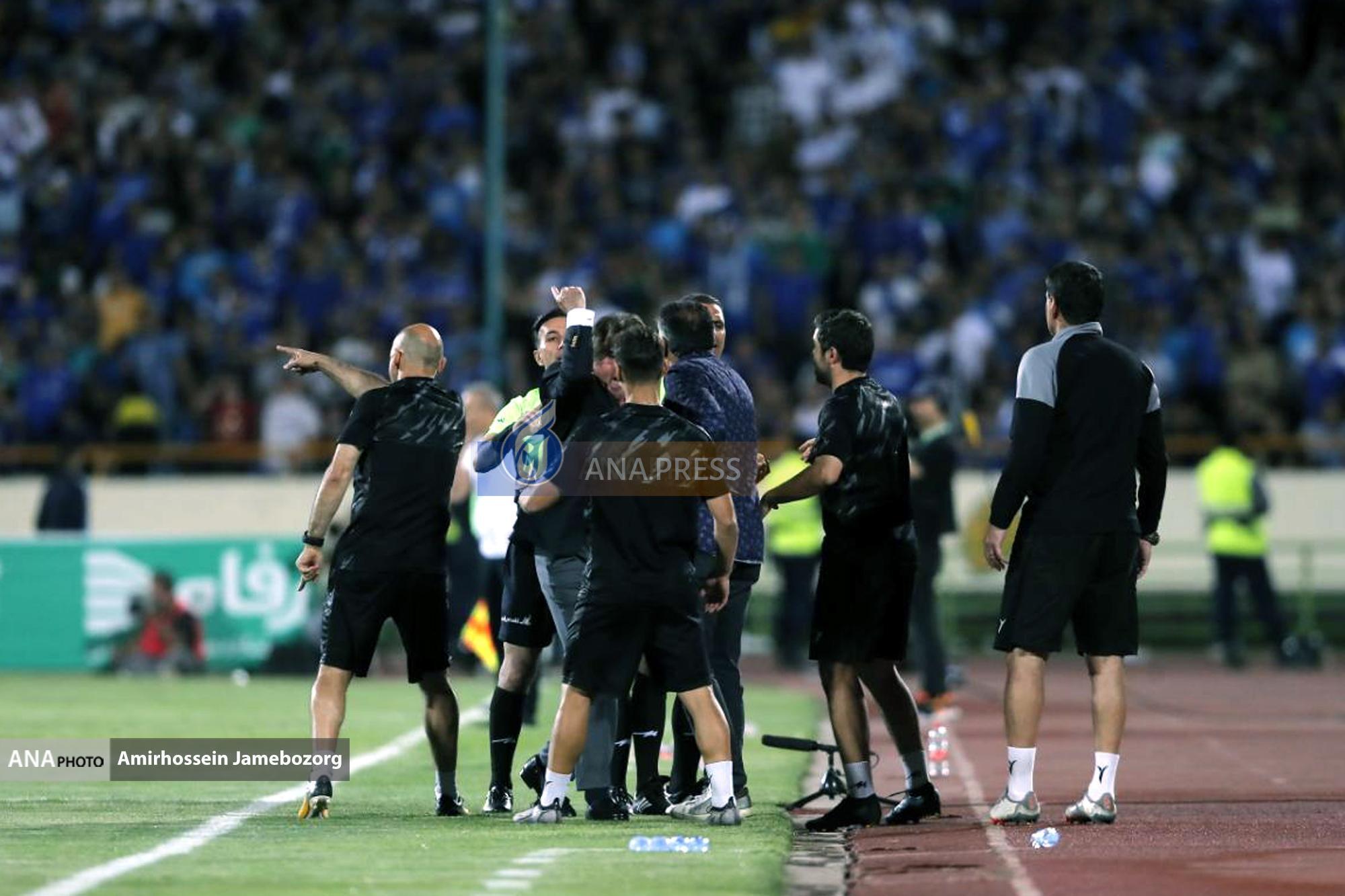 مرور حواشی آخرین دربی| از مصدومیت گلر استقلال و اهانت به دروازهبان پرسپولیس تا اخراج جنجالی ساپینتو و خطر کوری یک هوادار مرور حواشی آخرین دربی| از مصدومیت گلر استقلال و اهانت به دروازهبان پرسپولیس تا اخراج جنجالی ساپینتو و خطر کوری یک هوادار