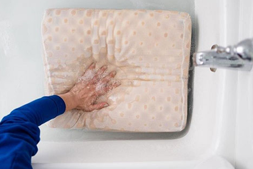 شیوه صحیح شستن بالش طبی چگونه است؟