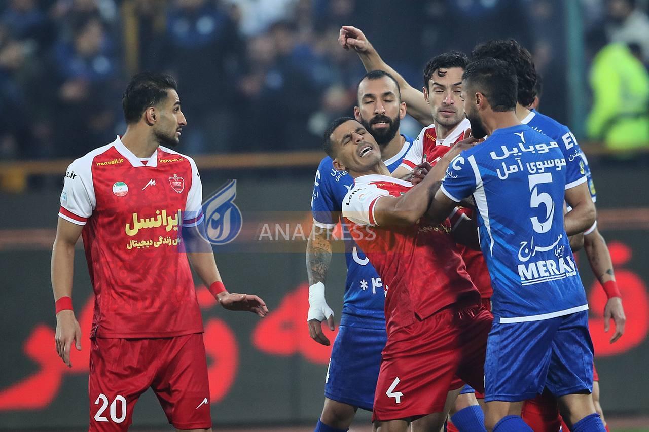 حاشیه دربی ۱۰۲| برخورد معمولی گل‌محمدی و نکونام/ لیزر هواداران استقلال در چشمان دو پرسپولیسی+فیلم